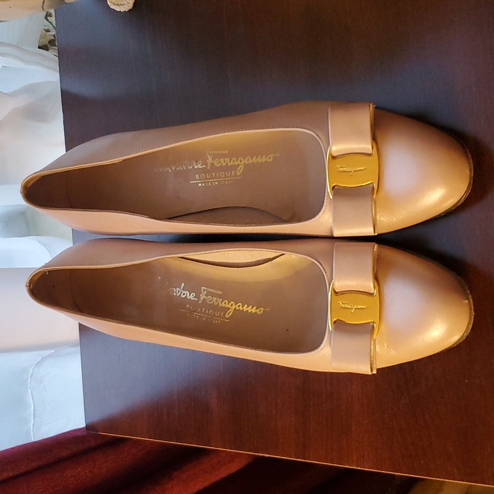Ferragamo heels with bow